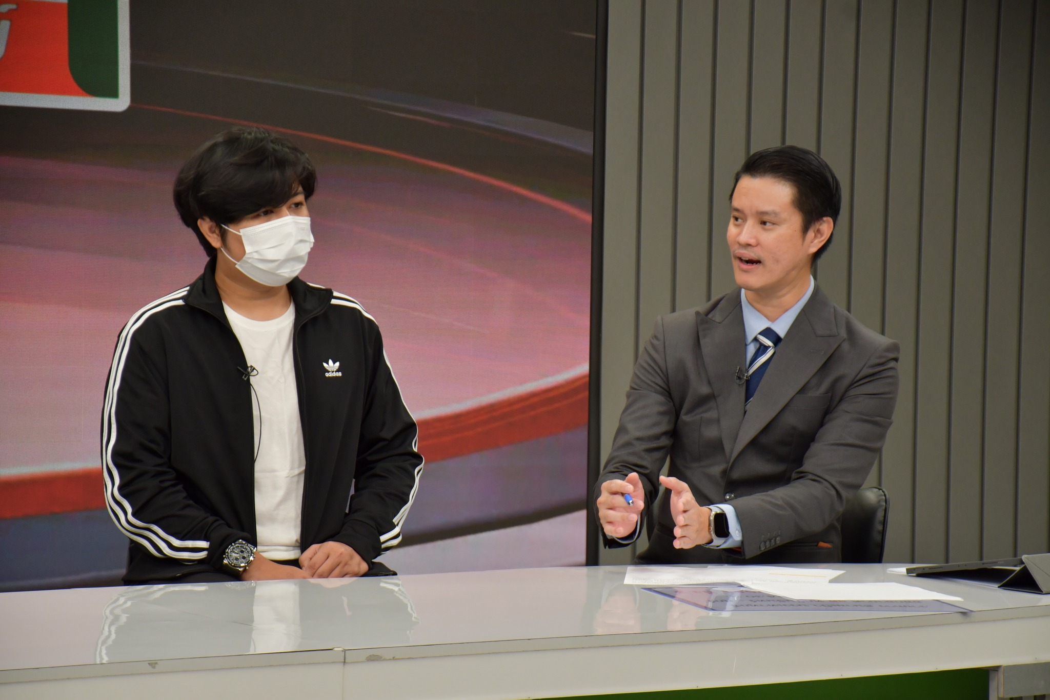 ทนายธนวิน ในรายการสนามเป้าบรรเทาทุกข์